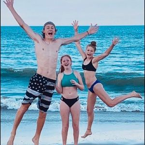 Meet your Posher, Avery